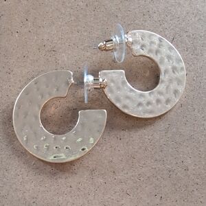 Elegant Gold Hoop Earrings